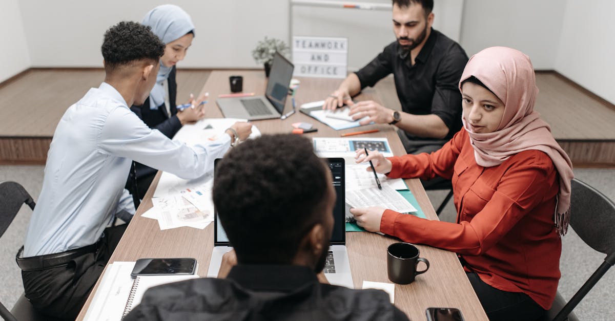 灵魂实名账号：The Pros and Cons of Using Traffic Cards for E-commerce